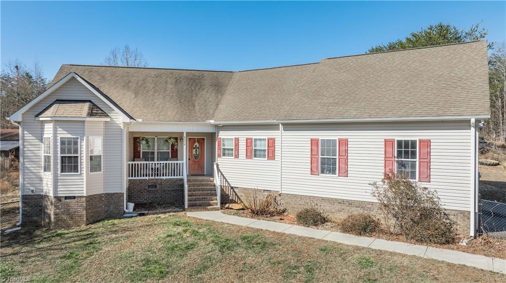 4576 Emerald Drive, Liberty, North Carolina image 1