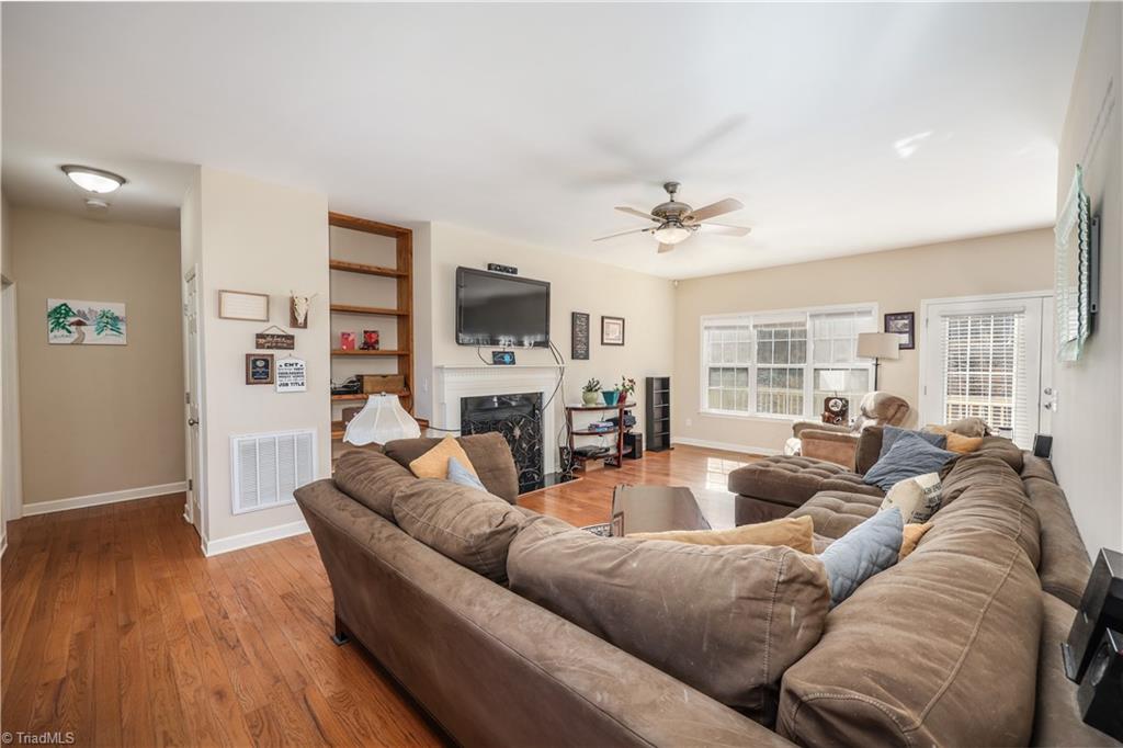 4576 Emerald Drive, Liberty, North Carolina image 4
