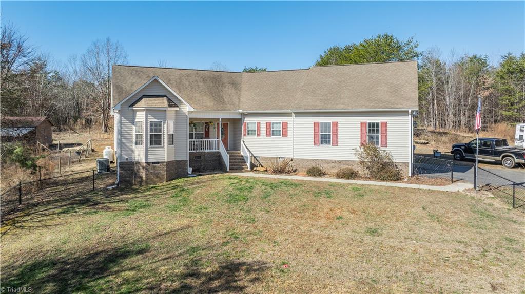 4576 Emerald Drive, Liberty, North Carolina image 2