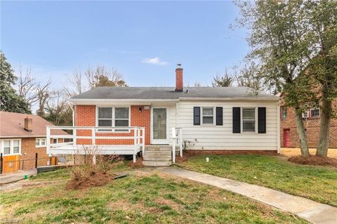 Homes For Sale - 828 Circle Drive<br/> High Point, NC 27262