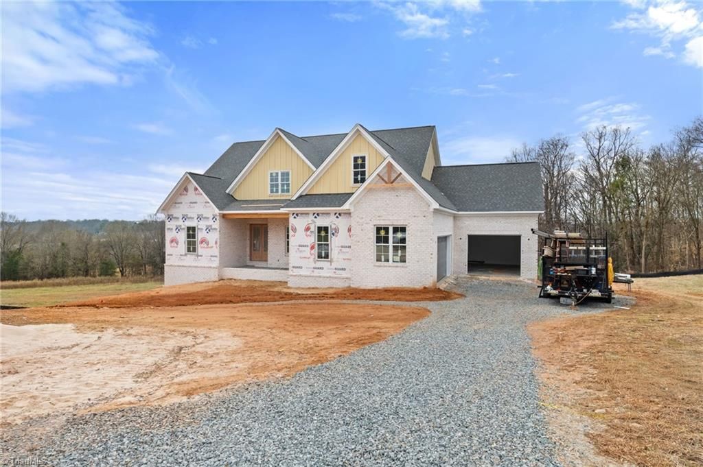 Photo of 3973 Valley View Circle, Clemmons, NC 27012 (MLS # 1198799)