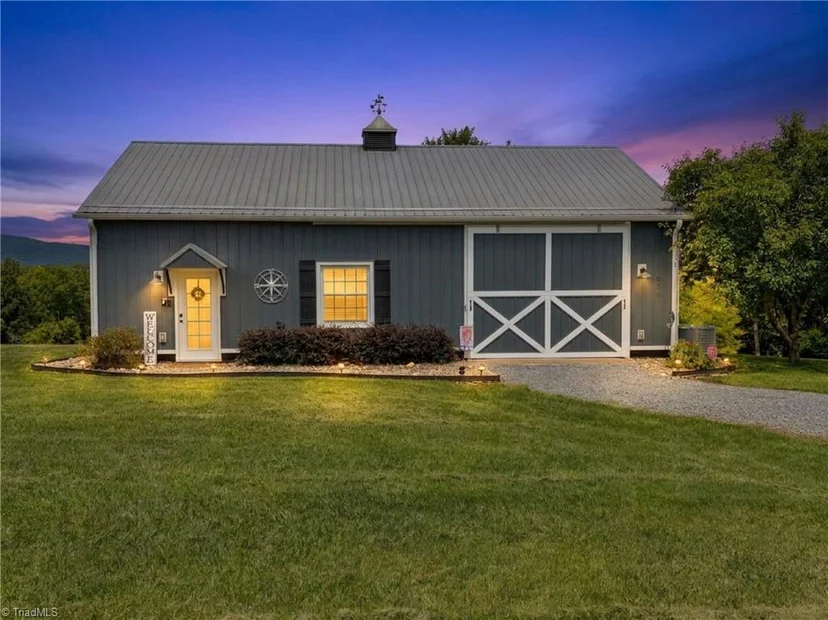 910 Hanks Street, photo 1 of 50