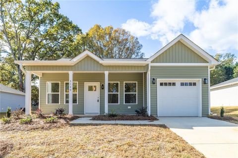 Homes For Sale - 3139 Chapel Street<br/> Forsyth County, Walkertown, NC 27051