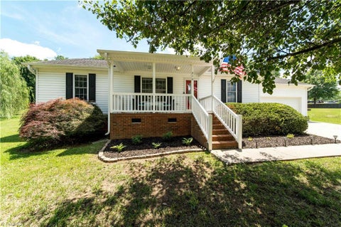 Homes For Sale - 210 Saddlebred Loop<br/> Stokesdale, NC 27357