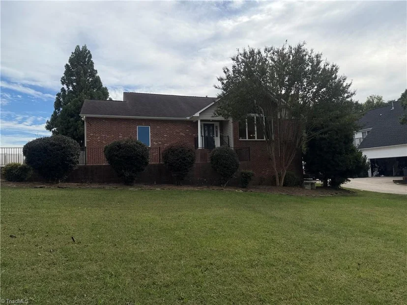 906 Lunar Drive, photo 1 of 34