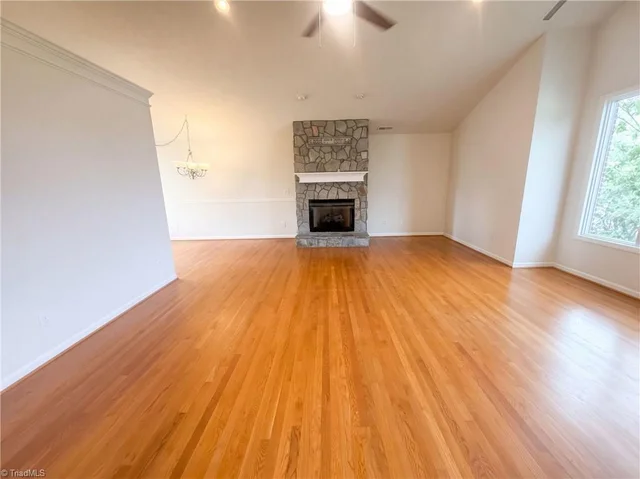906 Lunar Drive, photo 3 of 34
