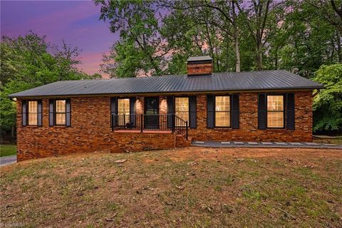 Homes For Sale - 3318 Oak Ridge Road<br/> Guilford County, Summerfield, NC 27358