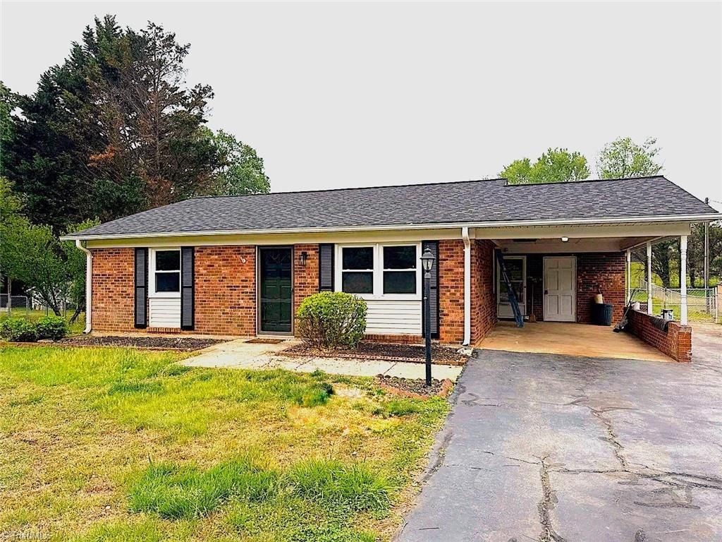 Photo of 1285 Meadowbrook Drive, King, NC 27021 (MLS # 1217999)