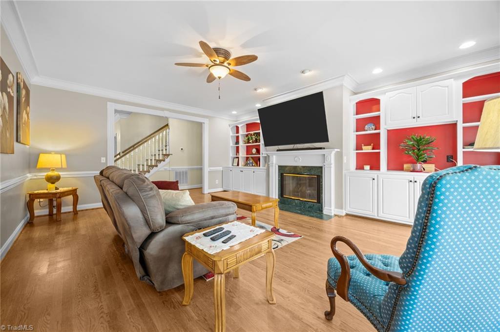 240 Coachlight Trail