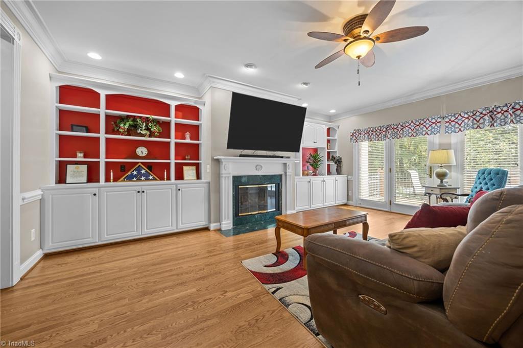 240 Coachlight Trail