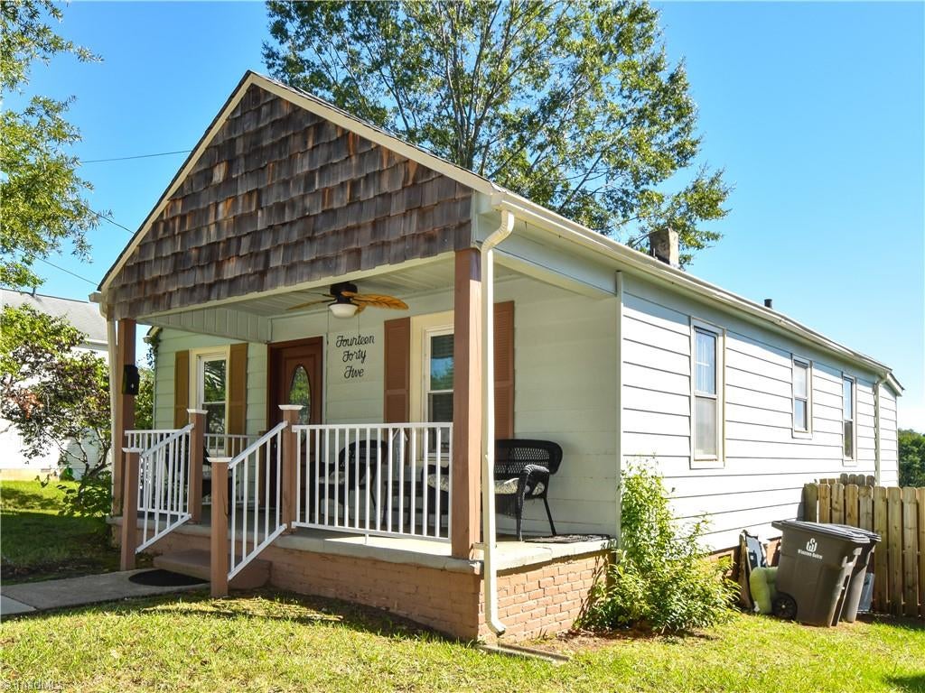 Photo of 1445 Underwood Avenue, Winston-Salem, NC 27105 (MLS # 1236934)