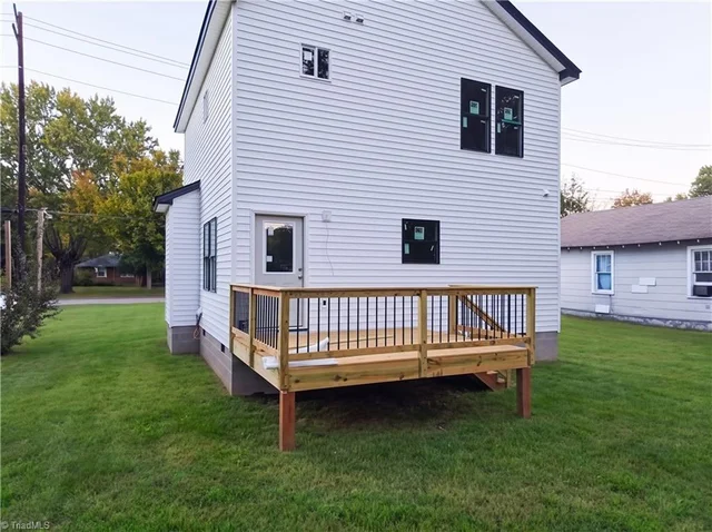207 Carolina Avenue, photo 2 of 3