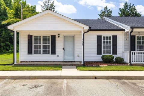 Townhouse For Sale - 2554 Ambassador Court<br/> Guilford County, High Point, NC 27265