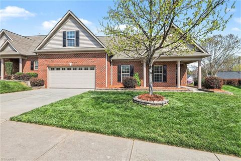 Townhouse For Sale - 535 Trillium Place Drive<br/> Kernersville, NC 27284