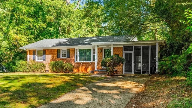 1700 Leslie Road, photo 2 of 20
