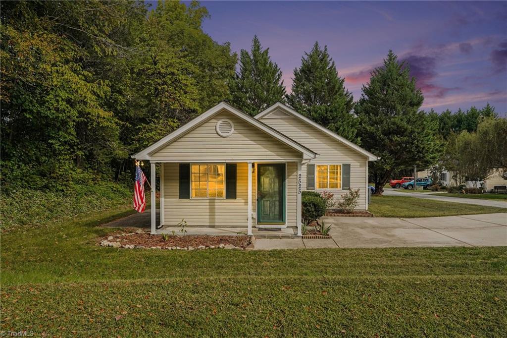 Photo of 2525 Stratford Crossing Drive, Winston-Salem, NC 27103 (MLS # 1238827)