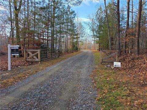 1071 Pine Knoll Drive Yadkinville NC 27055