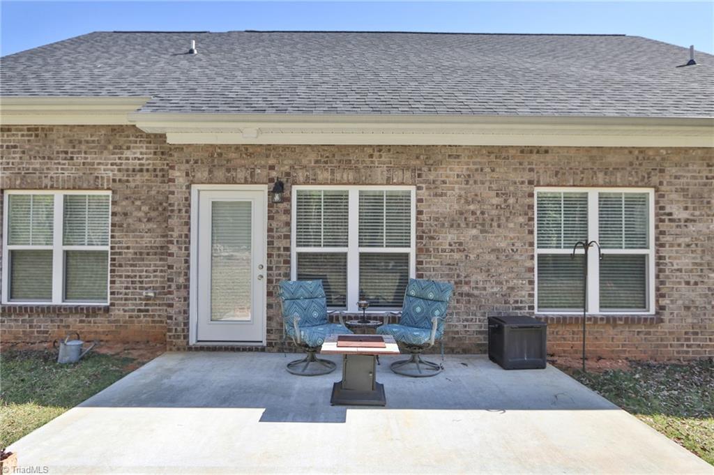 439 Fernwood Drive, Yadkinville, North Carolina image 3