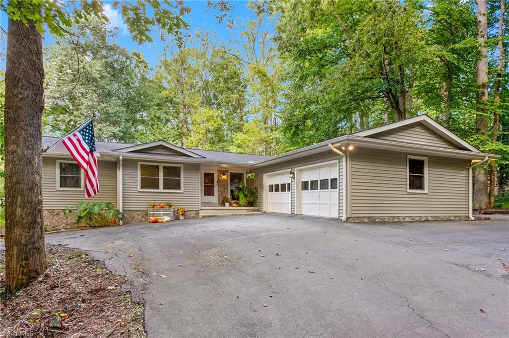 Photo of 7206 Haw Ridge Road, Summerfield, NC 27358 (MLS # 1237214)