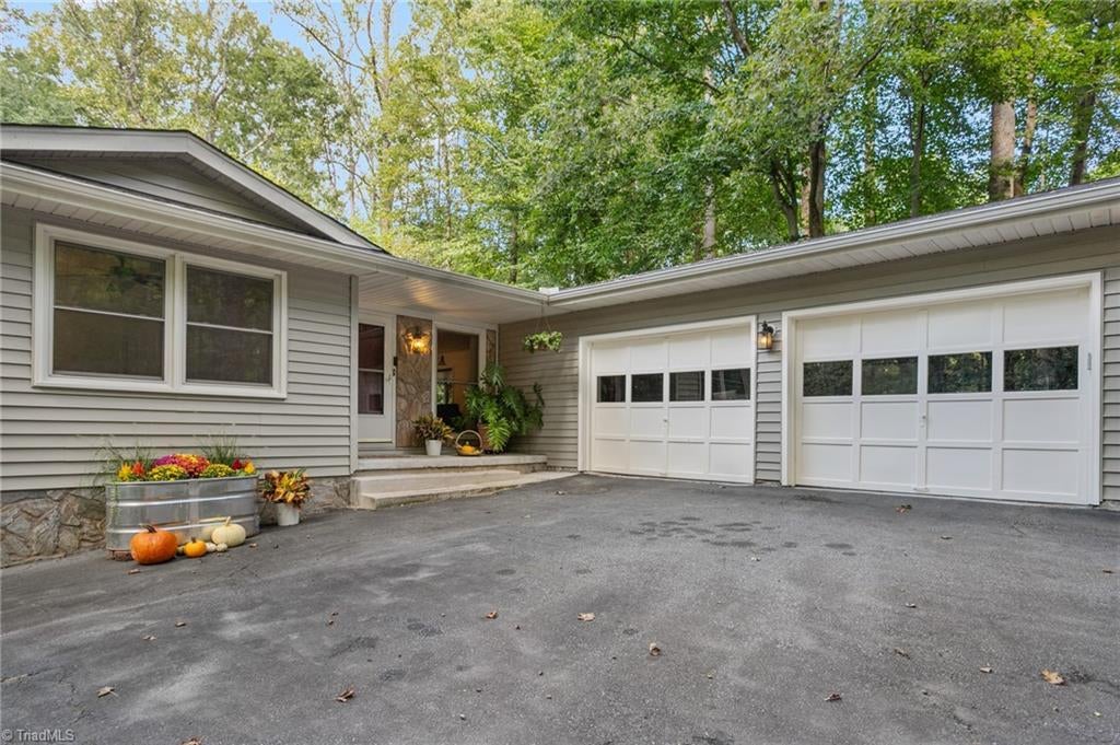 Photo of 7206 Haw Ridge Road, Summerfield, NC 27358 (MLS # 1237214)