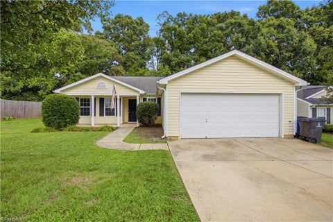 Homes For Sale - 467 Bedford Knoll Drive<br/> Winston-Salem, NC 27107