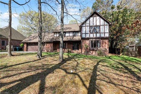 Homes For Sale - 4103 Oak Hollow Drive<br/> High Point, NC 27265