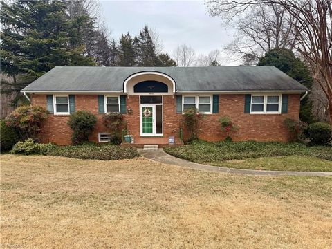 Homes For Sale - 5630 Clinedale Court<br/> Forsyth County, Pfafftown, NC 27040