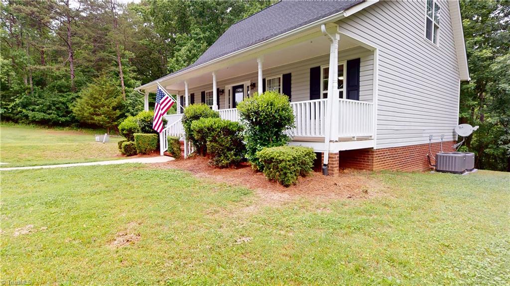 131 Foxcroft Drive, Mount Airy, North Carolina image 3