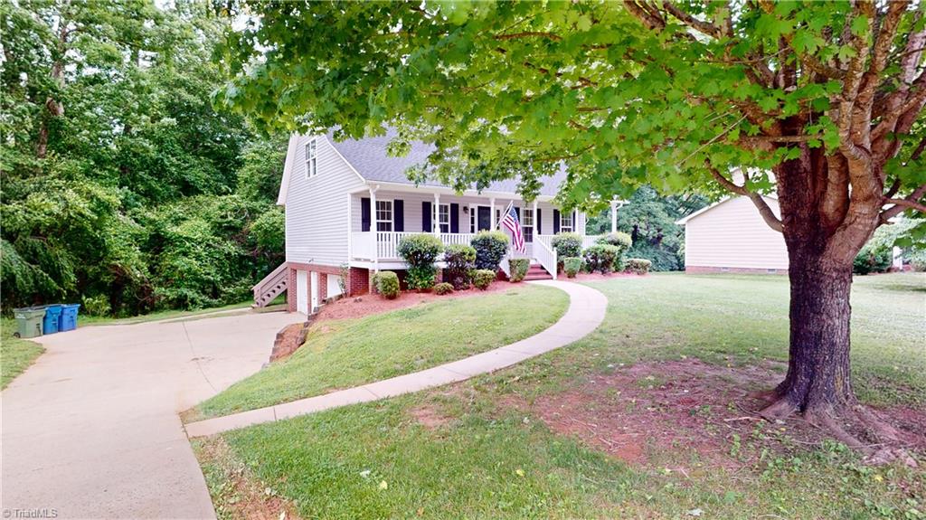 131 Foxcroft Drive, Mount Airy, North Carolina image 2