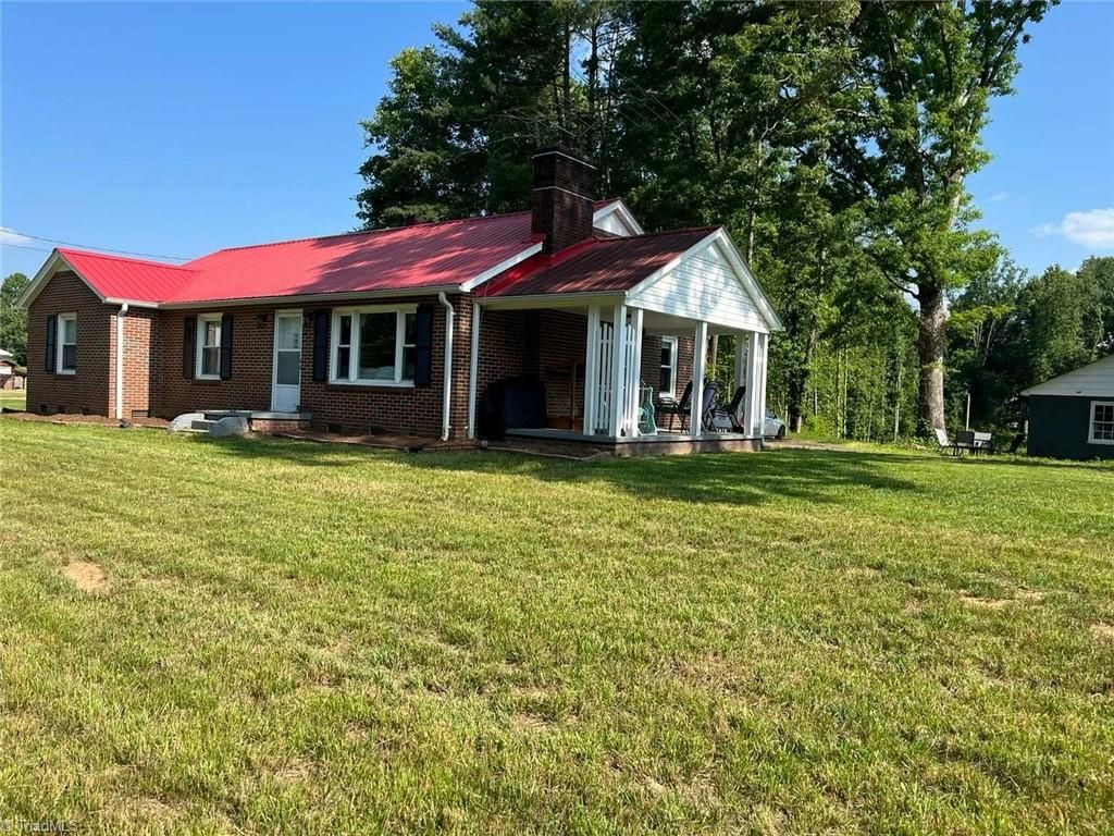 Photo of 5528 Elkin Highway, North Wilkesboro, NC 28659 (MLS # 1212405)