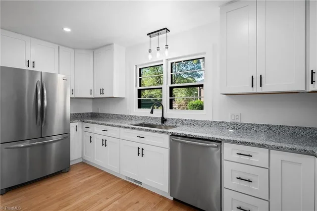 302 Lakewood Drive, photo 3 of 28
