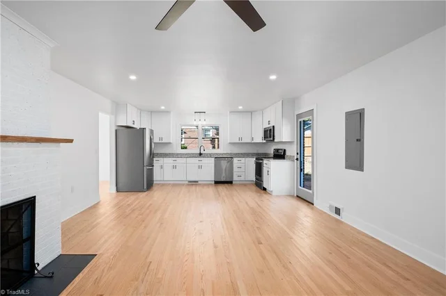 302 Lakewood Drive, photo 2 of 28