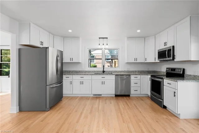 302 Lakewood Drive, photo 5 of 28