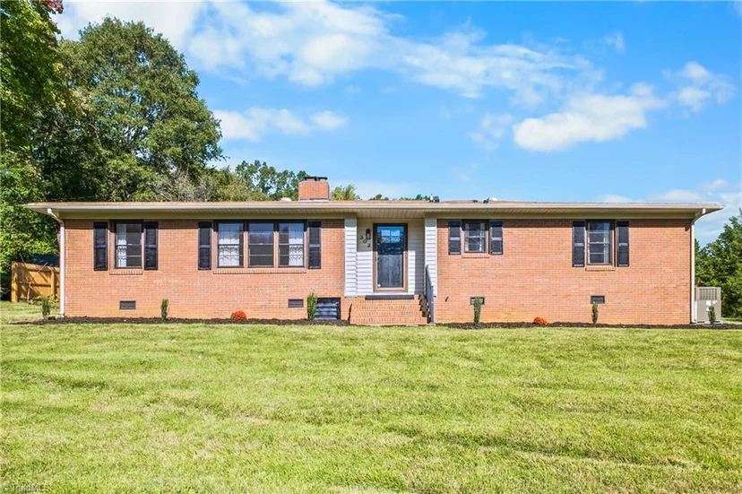 302 Lakewood Drive, photo 1 of 28