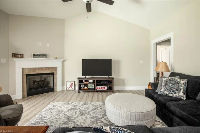 303 Kingsfield Forest Drive, photo 2 of 16