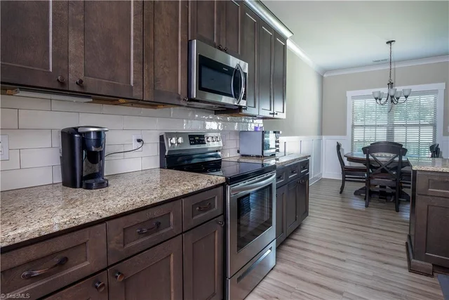 303 Kingsfield Forest Drive, photo 5 of 16