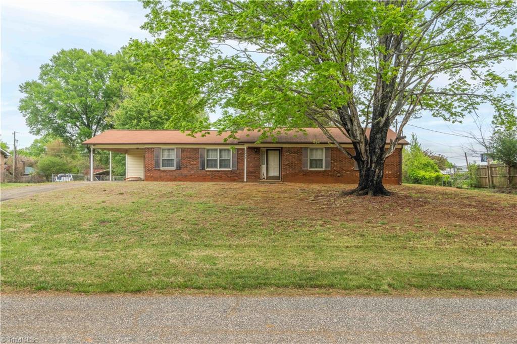 2429 Londonderry Road, Kernersville, North Carolina image 2