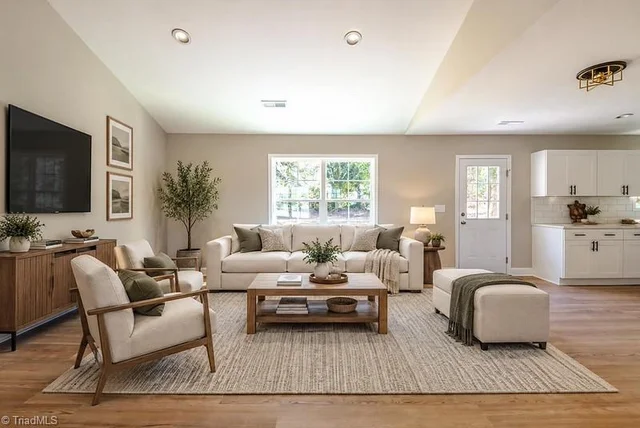 427 Tate Street, photo 3 of 21