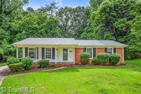 Photo of 860 Duckview Court, Winston-Salem, NC 27106 (MLS # 1211089)