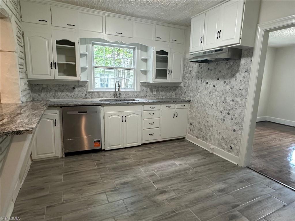 Photo of 1900 Peachtree Street, Winston-Salem, NC 27107 (MLS # 1235948)