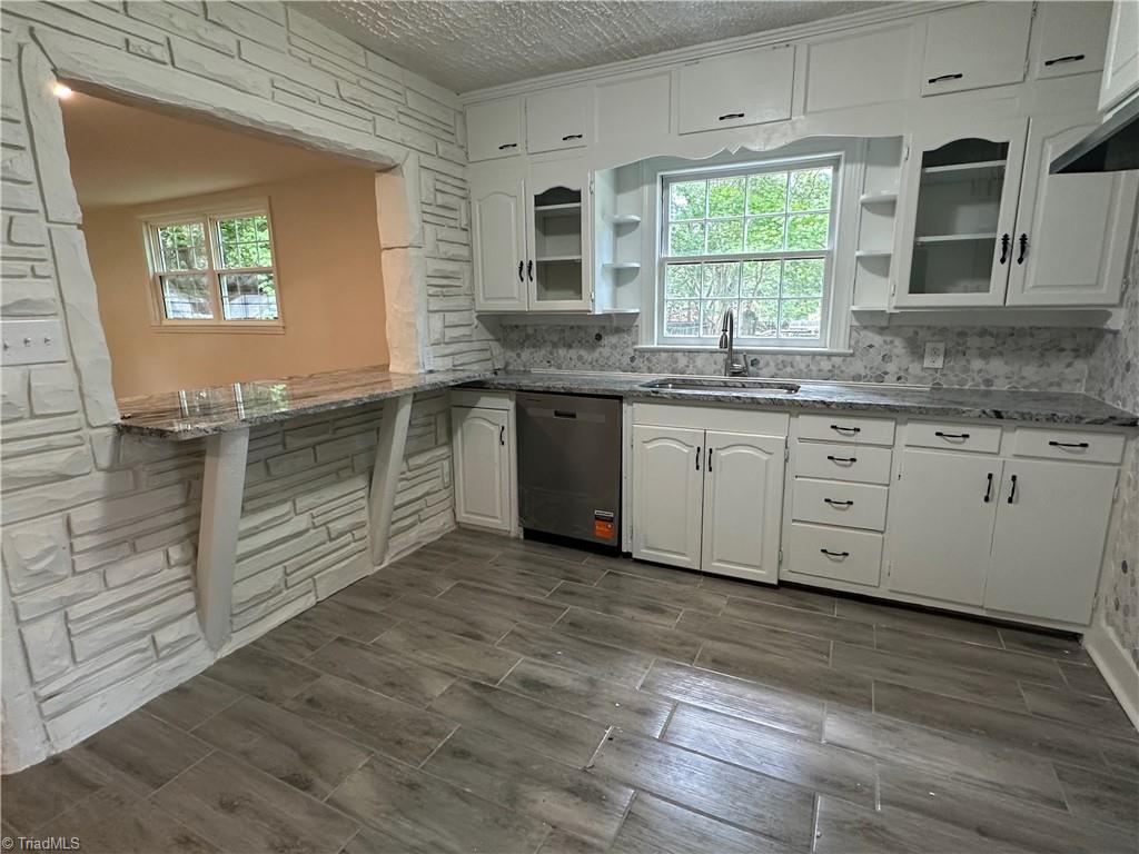 Photo of 1900 Peachtree Street, Winston-Salem, NC 27107 (MLS # 1235948)