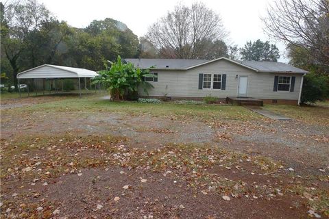 Homes For Sale - 4338 Us Highway 158<br/> Advance, NC 27006