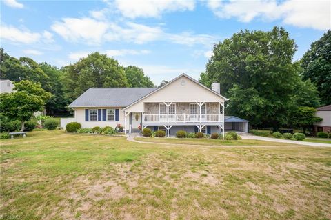 Homes For Sale - 1809 Pope Lane<br/> Kernersville, NC 27284