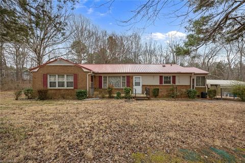 Homes For Sale - 3853 Mount Willen Road<br/> Haw River, NC 27258