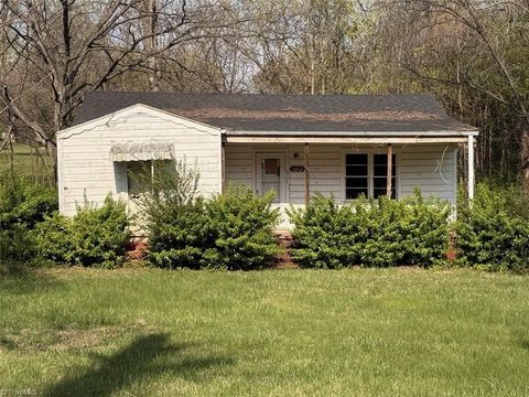 Homes For Sale - 212 Mendota Avenue<br/> Lexington, NC 27292