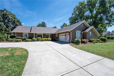 Homes For Sale - 109 Holly Circle<br/> Bermuda Run, NC 27006