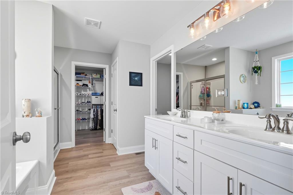 Thomasville, North Carolina 27360, United States, 3 Bedrooms Bedrooms, ,2 BathroomsBathrooms,Residential,Pending,209930