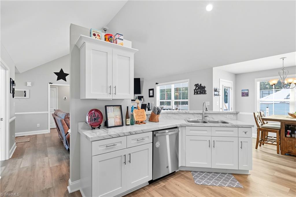 Thomasville, North Carolina 27360, United States, 3 Bedrooms Bedrooms, ,2 BathroomsBathrooms,Residential,Pending,209930