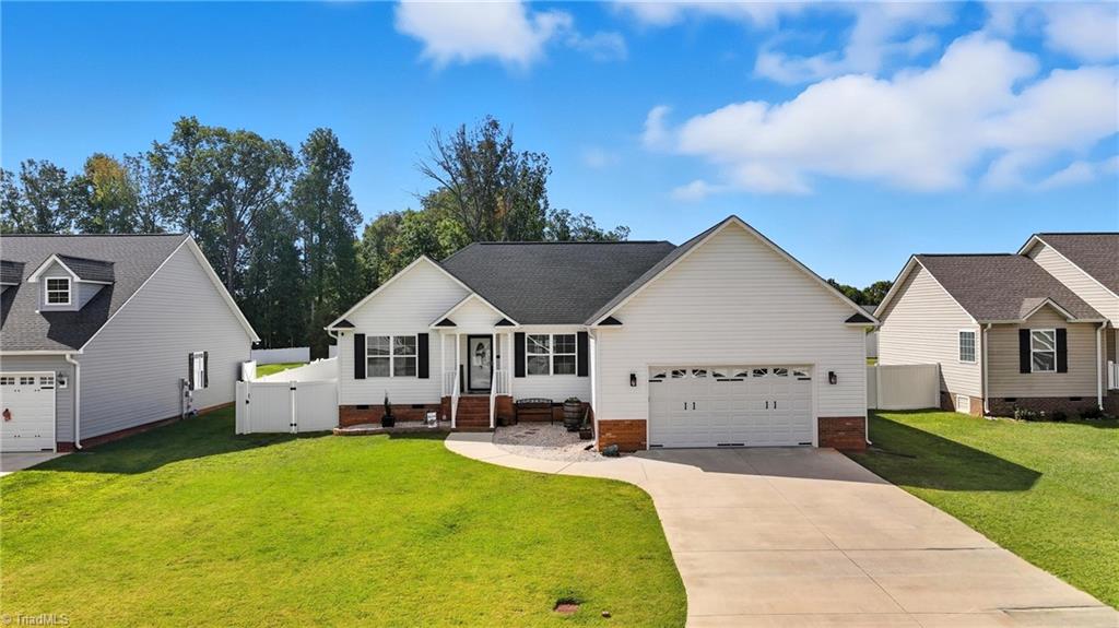 Thomasville, North Carolina 27360, United States, 3 Bedrooms Bedrooms, ,2 BathroomsBathrooms,Residential,Pending,209930