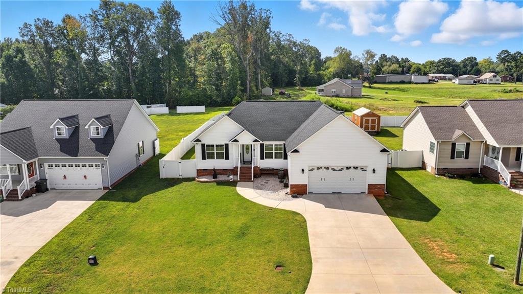 Thomasville, North Carolina 27360, United States, 3 Bedrooms Bedrooms, ,2 BathroomsBathrooms,Residential,Pending,209930